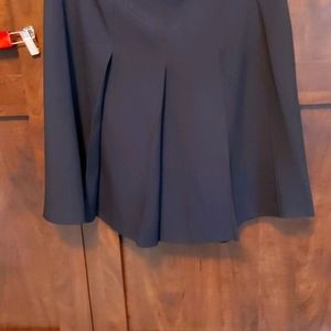 Blk pleated skirt,